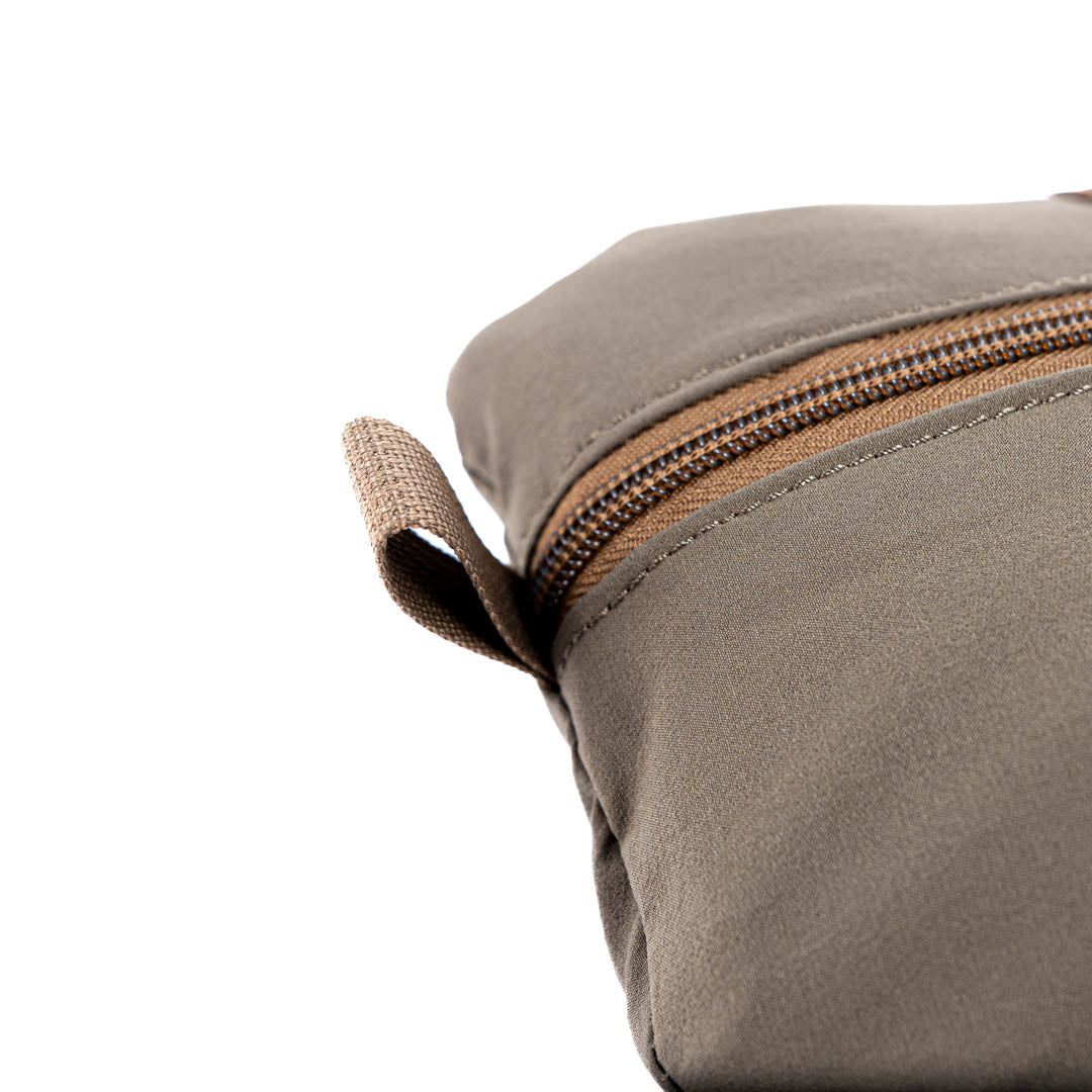 Tethrd Pulley Pouch zipper close-up