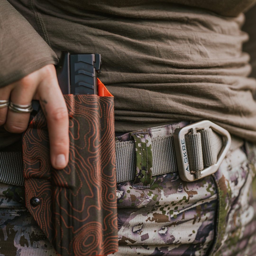 SKRE Timber Hitch Belt, neutral grey, worn in the field