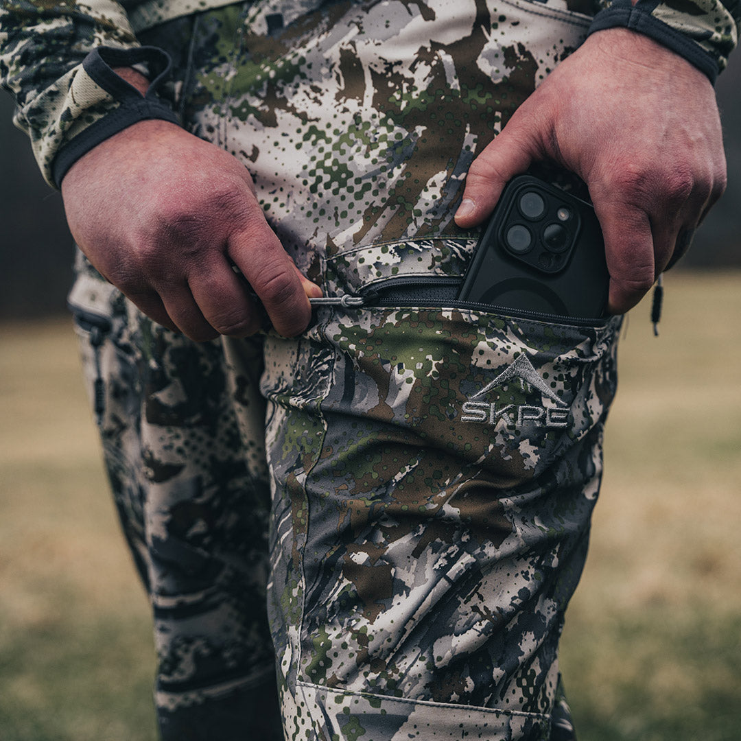 SKRE Venture Flex Pant, dual-zippered cargo pocket detail