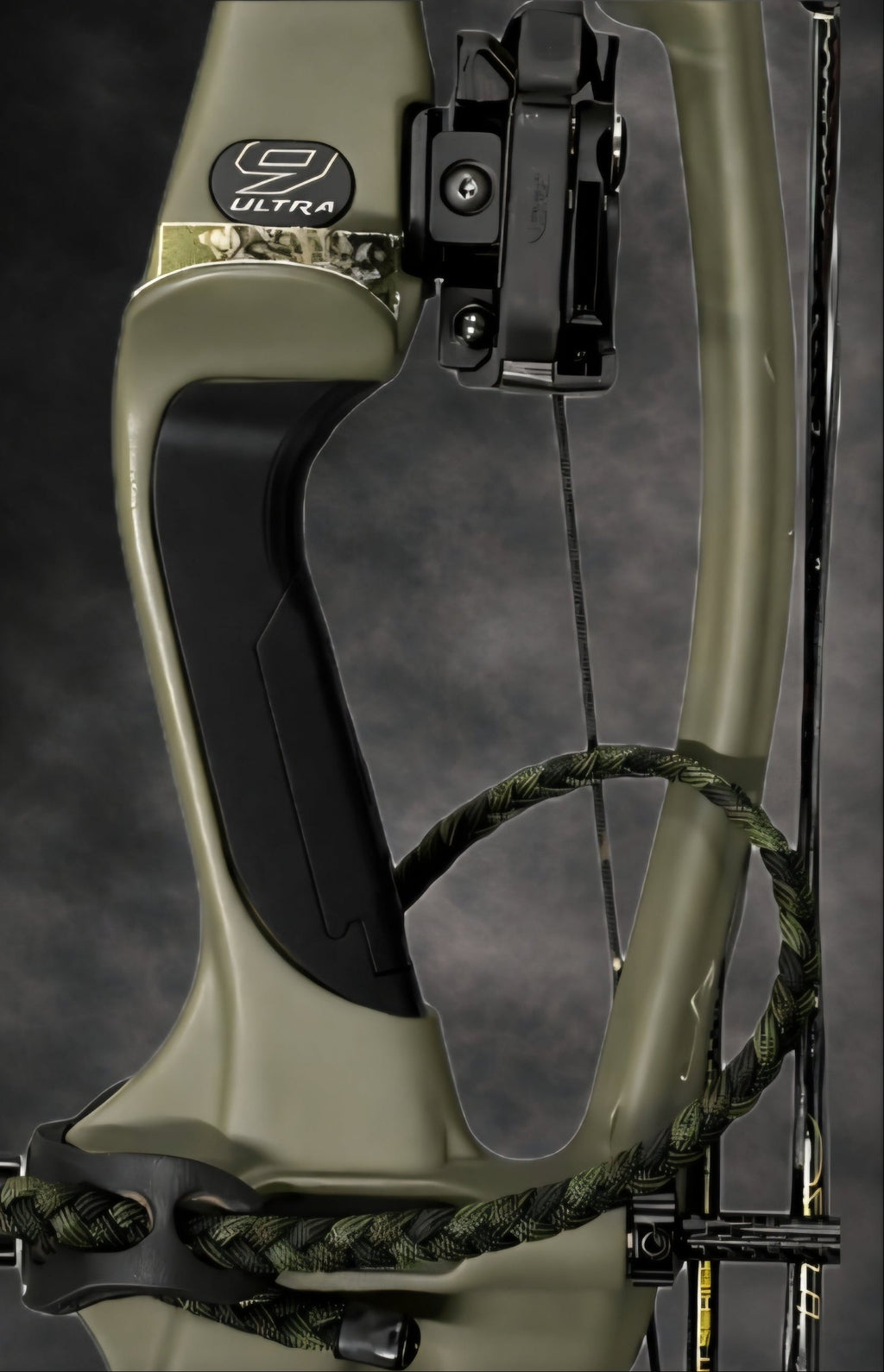 Bedford Archery adjustable grip fitted to a Hoyt hunting bow riser